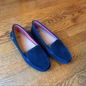 UGG Women’s Flores Loafer in Navy